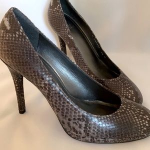Stuart Weitzman grey snakeskin heels, size 10